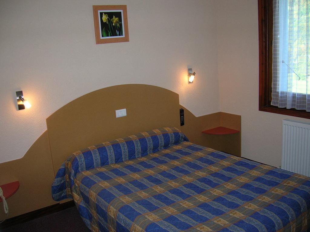 Hotel Du Centre Sergy  Δωμάτιο φωτογραφία